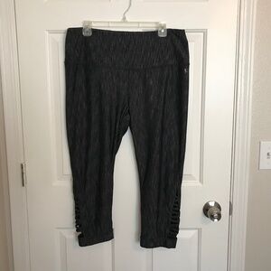 Danskin Now Dri-More Performance High Waist Strappy Capri Leggings XL Black Gray